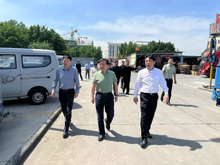 京城机电领导一行到海门北人公司考察调研